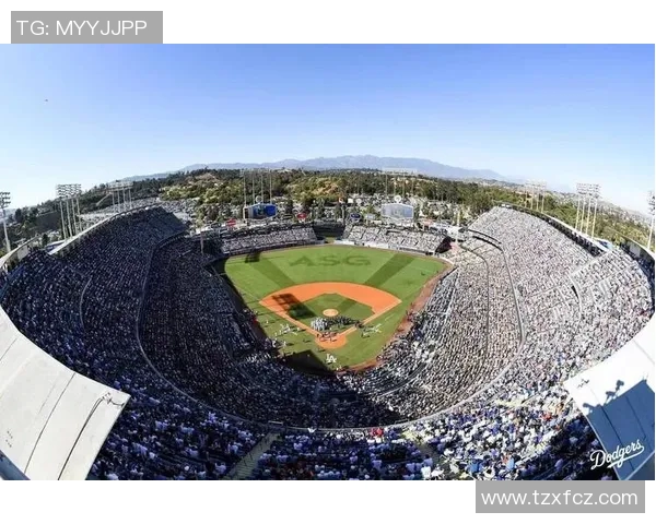 重庆龙兴足球明星赛盛大开幕球星云集激情四溢点燃城市热情