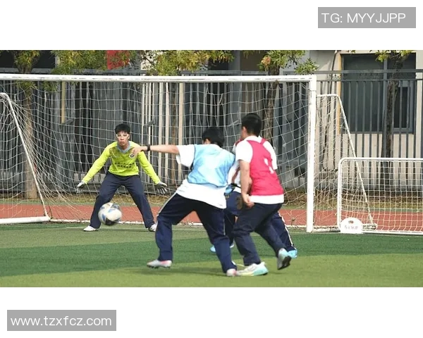 足球明星与男孩的梦想之旅精彩瞬间展现